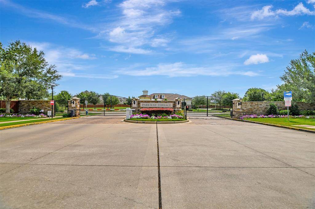 Parkway Terrace- Gated Community in the Energy Corridor.