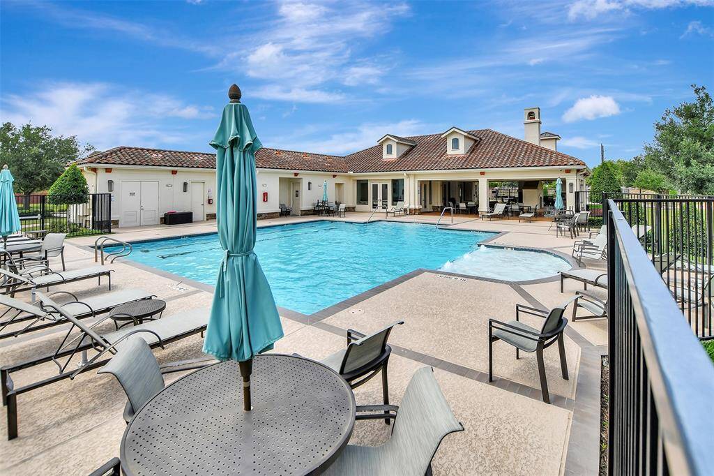 Subdivision Pool. Large, modern and enjoyable.