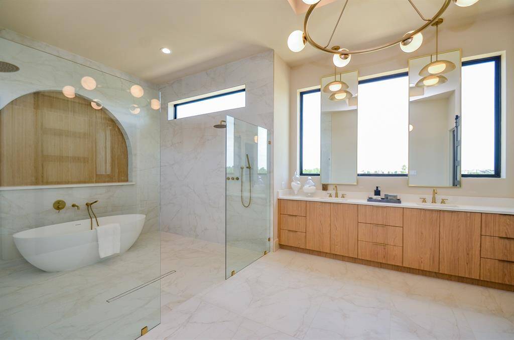 Primary bath.