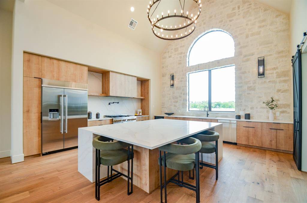 Another view of the kitchen.