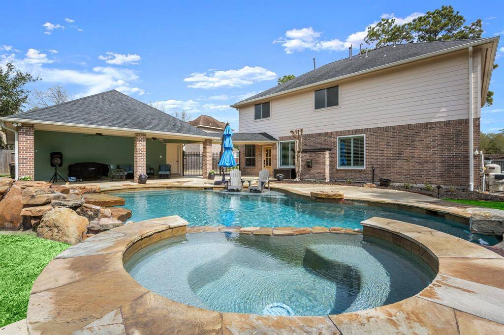 Sparking pool/spa just in time to beat the summer heat!