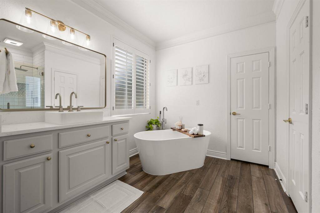 This primary bathroom is the perfect spot to unwind at the end of the day!