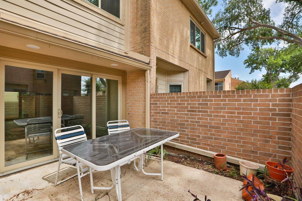 very lare front patio