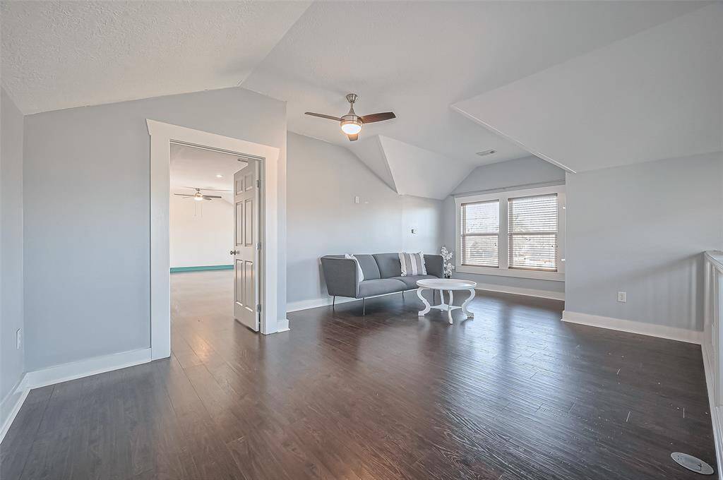 Upstairs game room, extra family room, or office space, so many options.