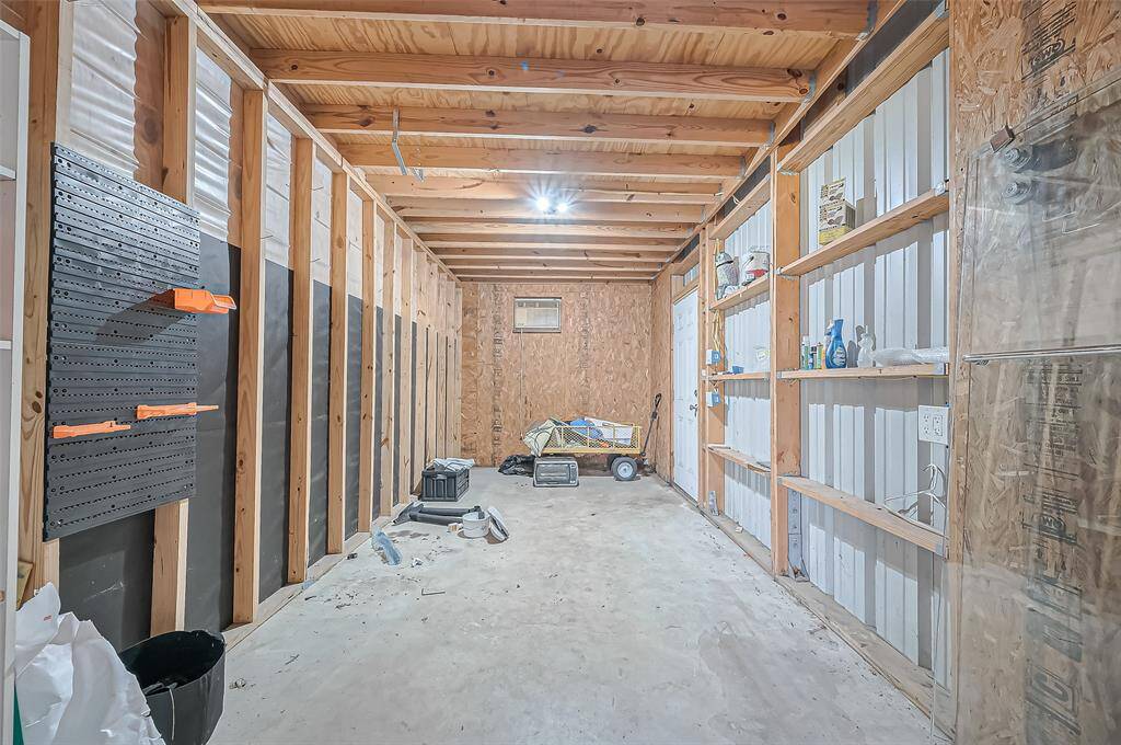 Storage space/separate area in massive workshop