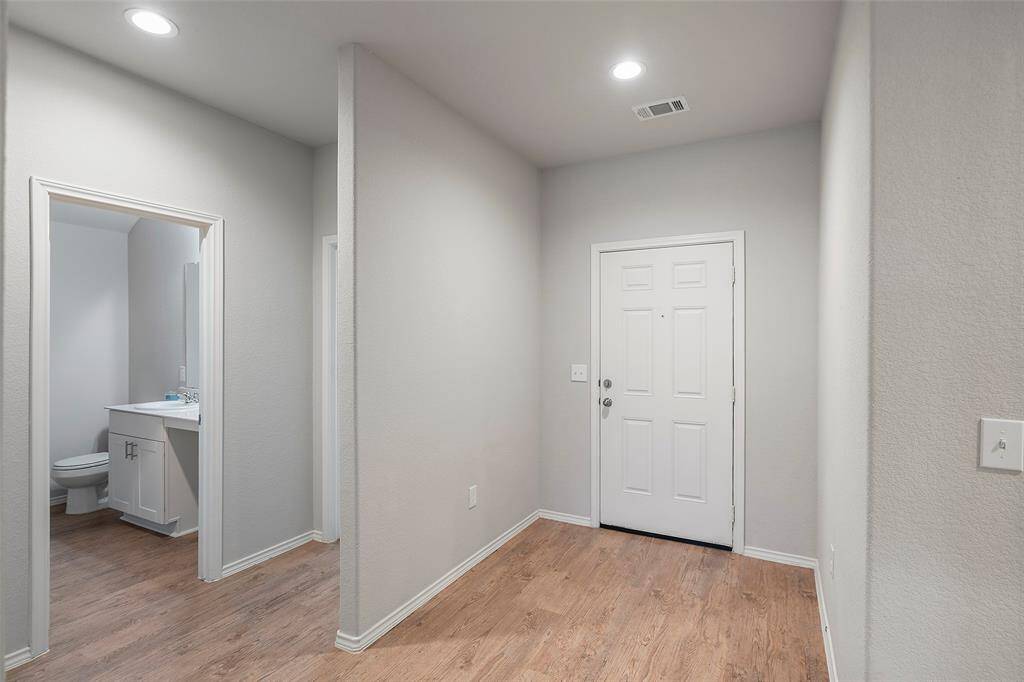 Welcome home to the desirable Harrington Trails. A vibrant community with its own on-site elementary school, as well as amenities like walking trails, playground, a pool and splash pad for family fun and relaxation. Just minutes from Big Rivers Water Park, & I69.