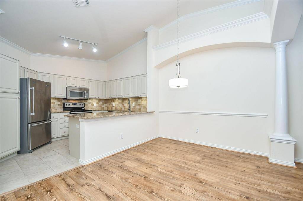 Breakfast/Kitchen Area