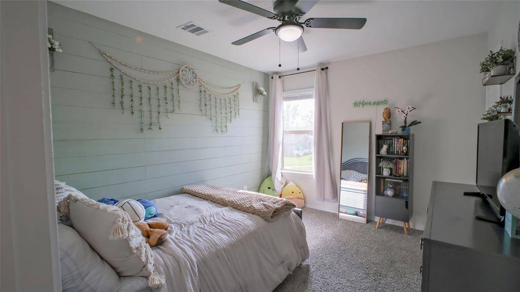 2nd bedroom