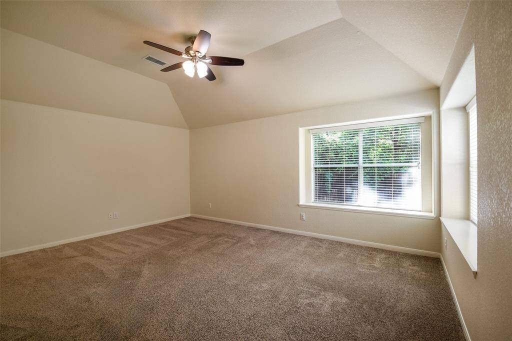 Nice sized primary bedroom