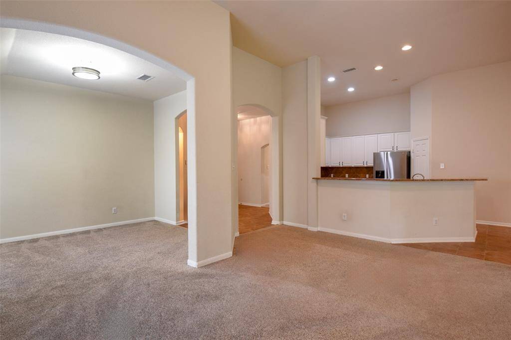 Dining room connects effortlessly