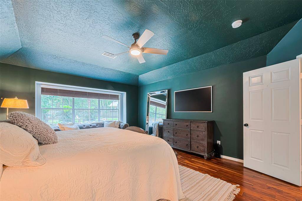 This Primary bedroom is 18x14 and has space for large furniture creating a comfortable and private space with a bathroom suite to match.