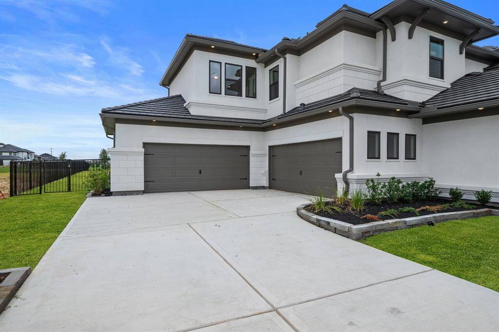 Expansive 4-car garage, perfect for car collectors, outdoor gear, or multi-vehicle families.