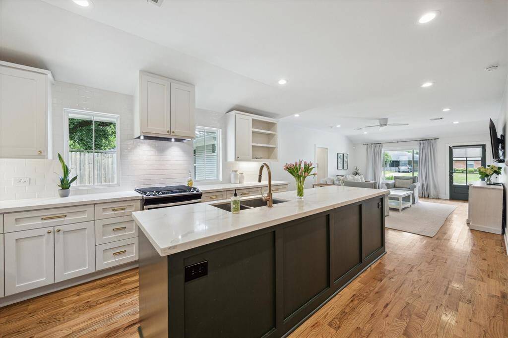 Wonderful kitchen with GREAT island space.
