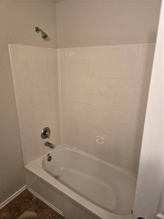 Upstairs full bath bathrub/shower combo