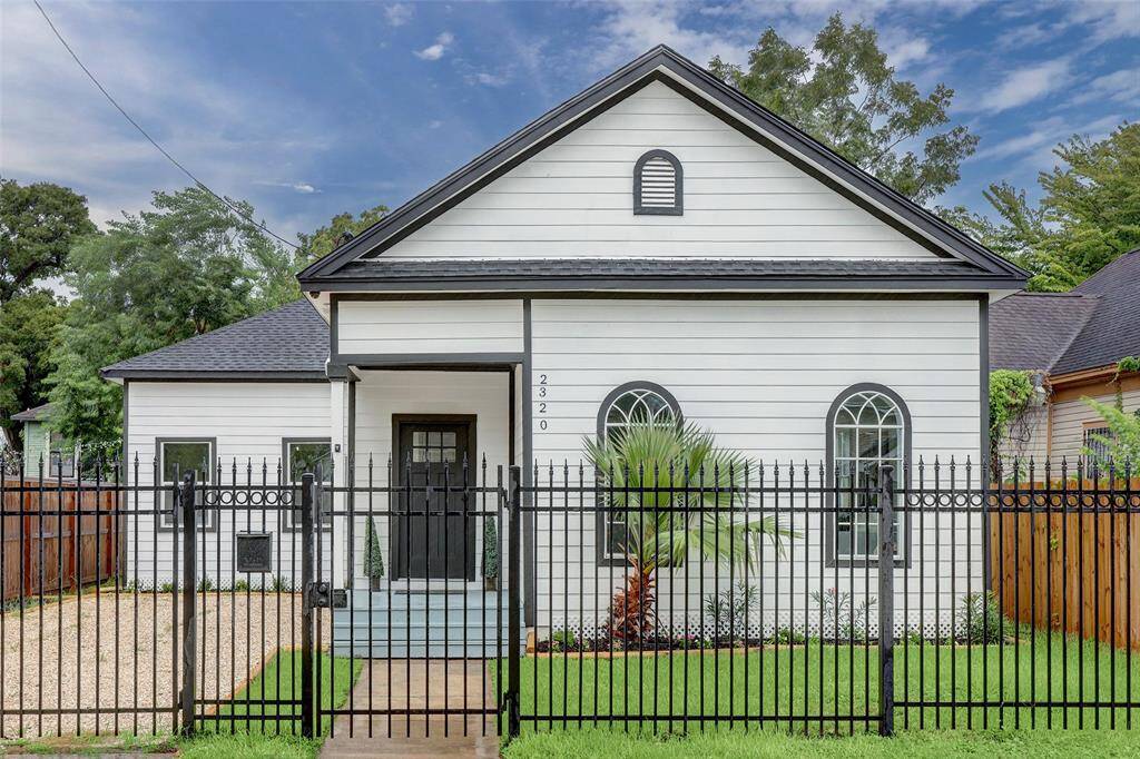 Welcome home to your adorable bungalow!