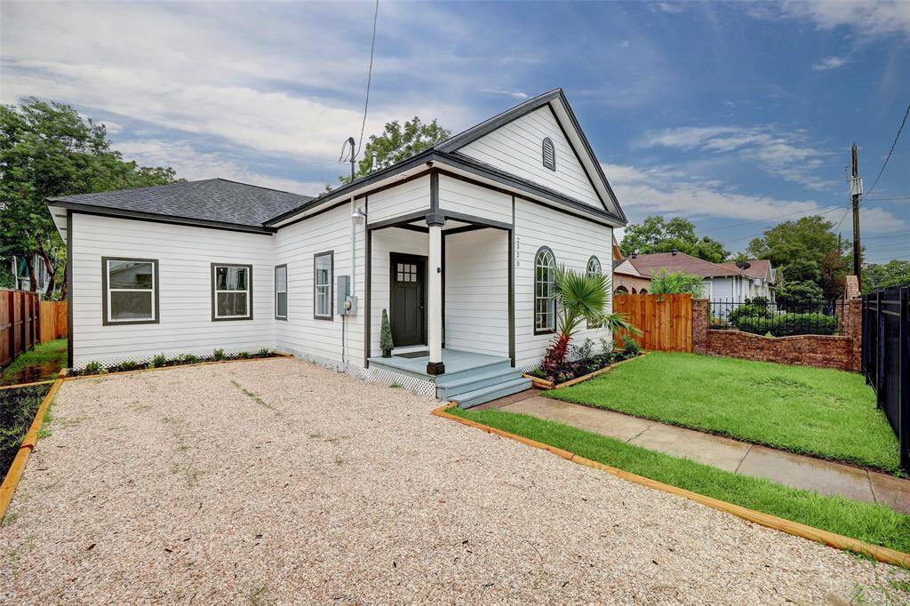 Welcome home to your adorable bungalow!