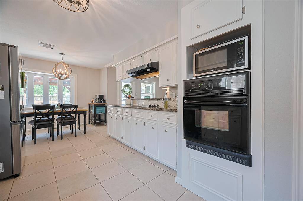 Electric oven and microwave.