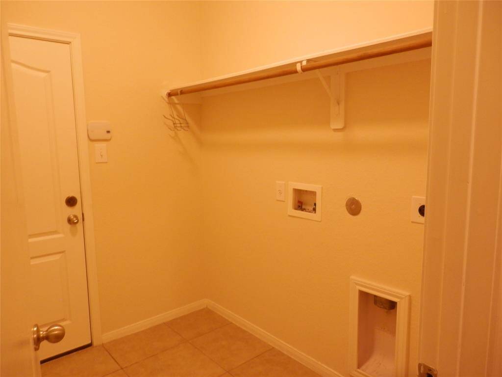 Utility room has gas and electric hookups