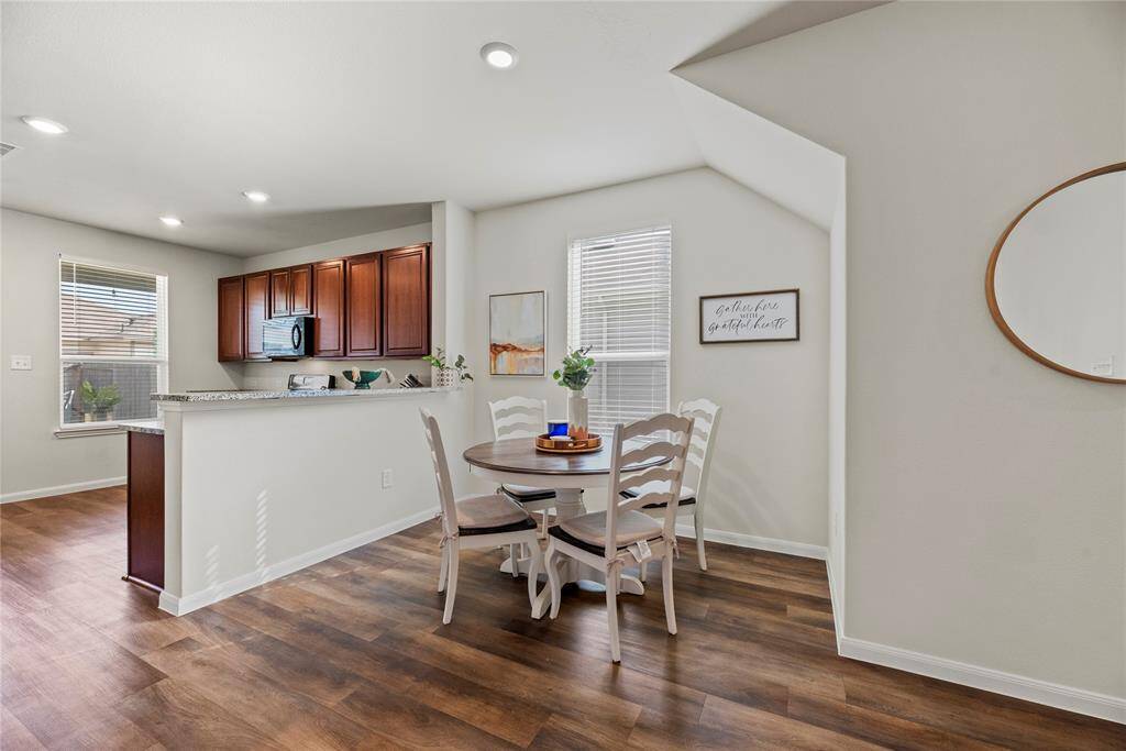 Breakfast /dining area