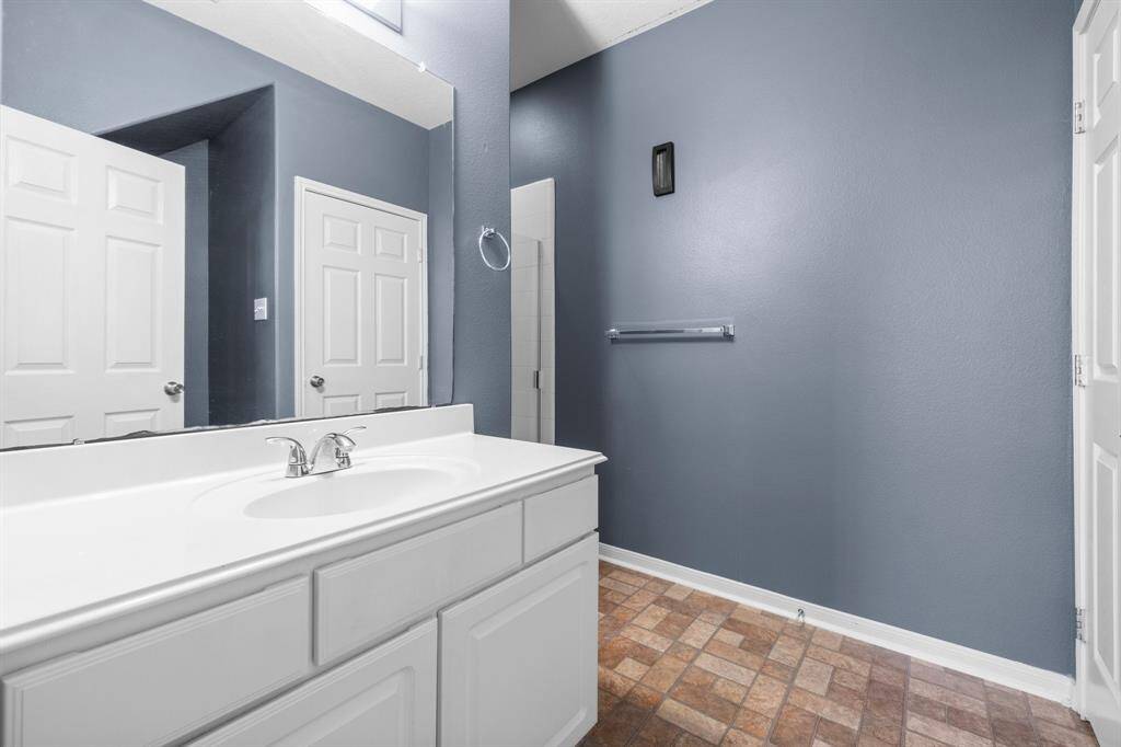 1st Floor Bathroom