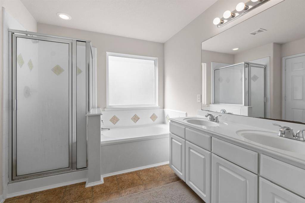 2nd Floor Primary Bathroom