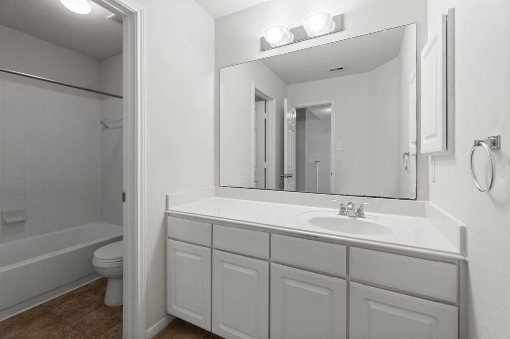 2nd Floor Bathroom