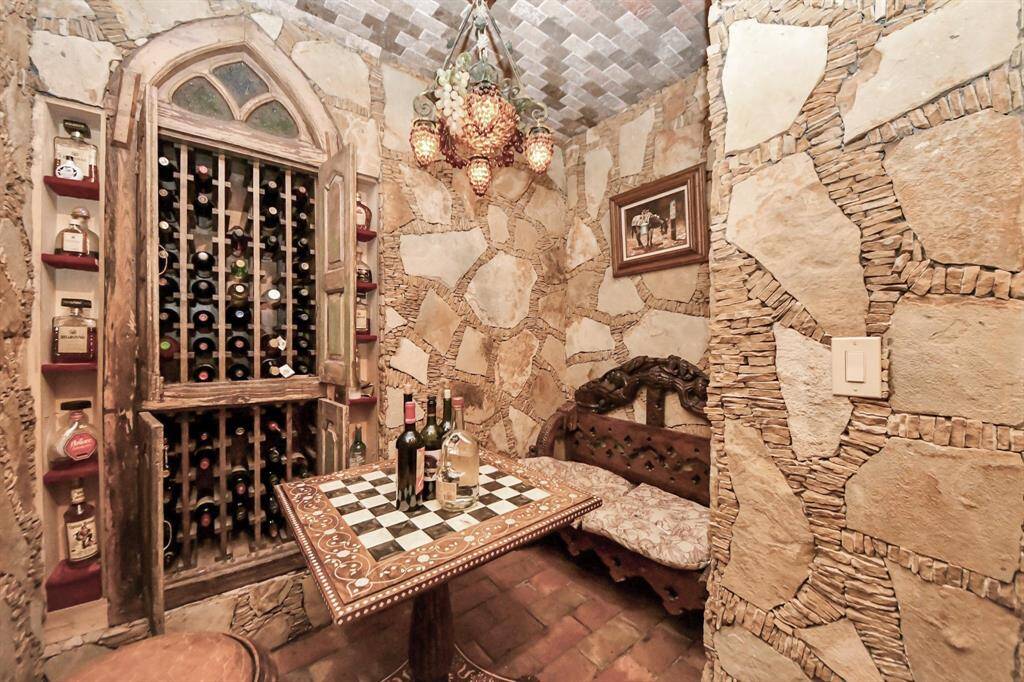 Elegant wine bar/room