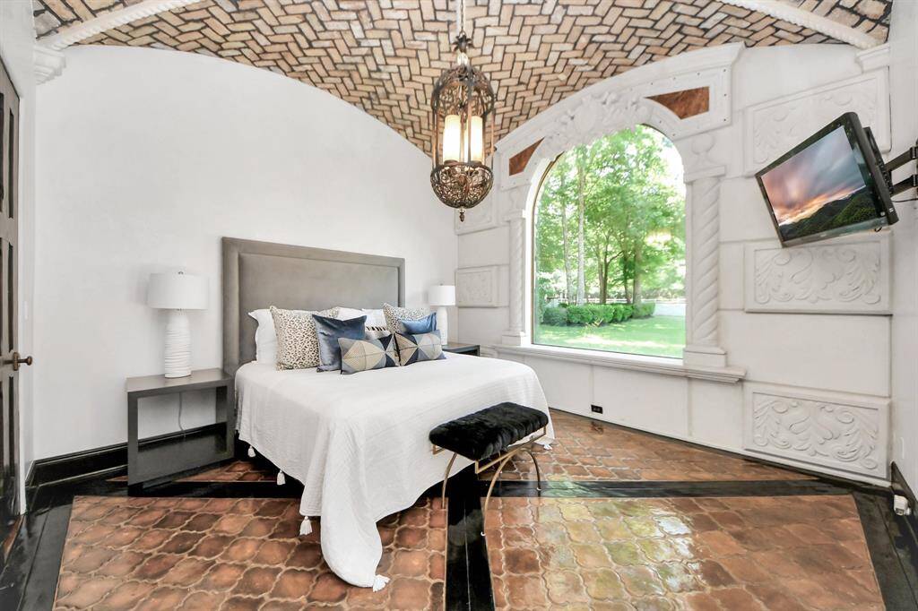 Bedroom #1