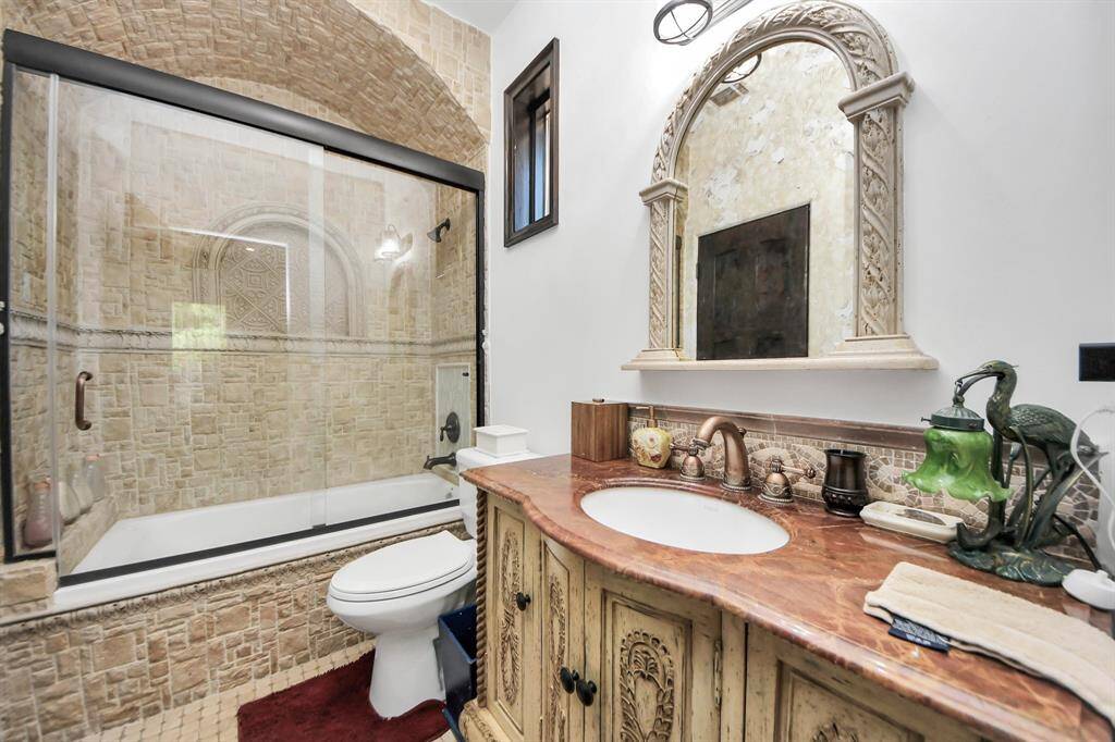 Ensuite bathroom