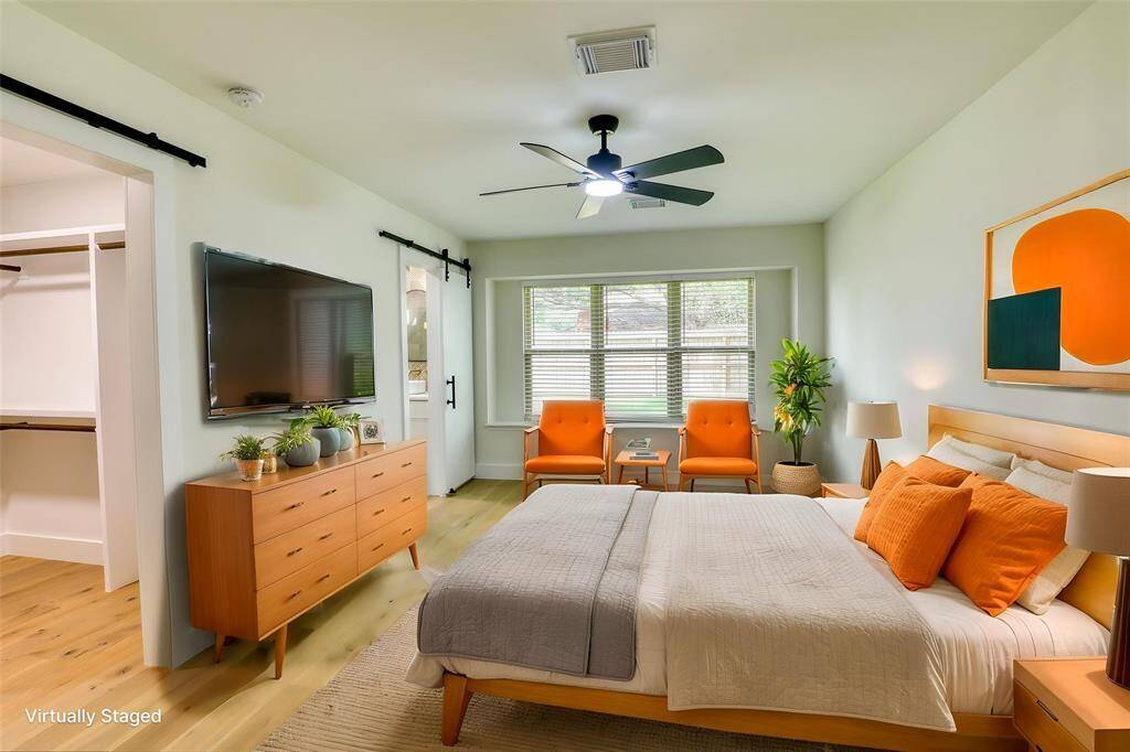 Primary bedroom with en suite and large walk in closet