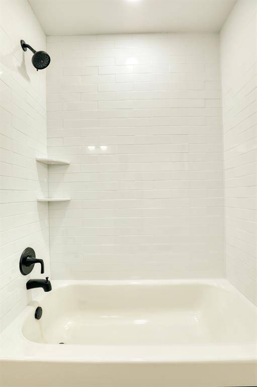 Guest tub/shower combo