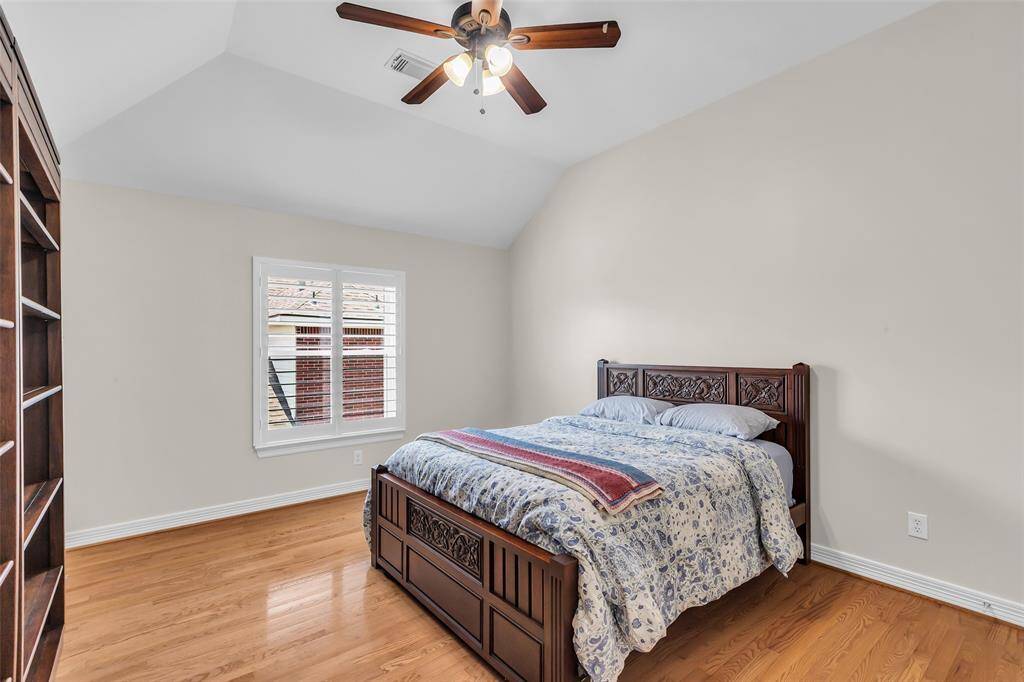Bedroom #5, walk in closet