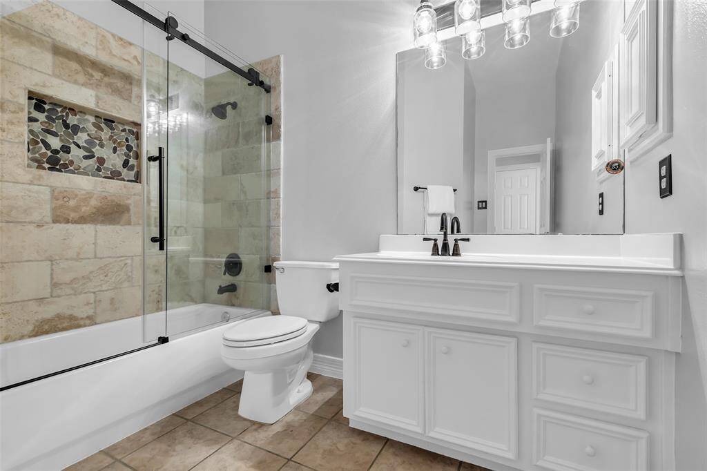 Upstairs Bath for Bedrooms 4 & 5