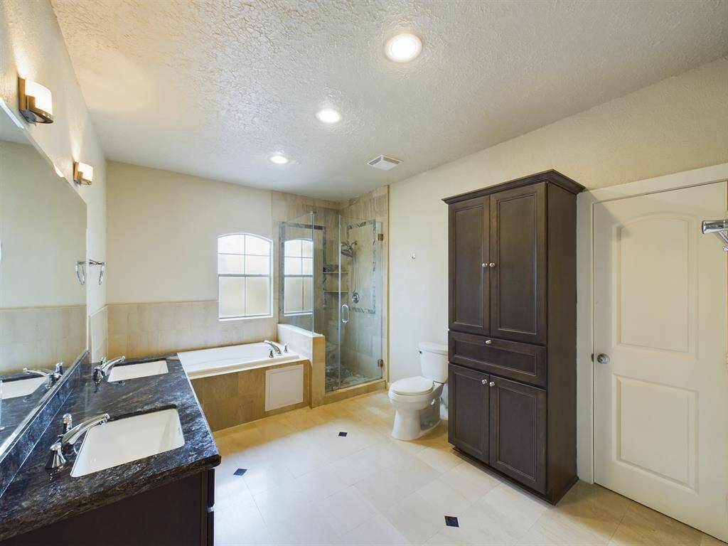 Large Primary Bath w/Linen Cabinet & Additional Closet