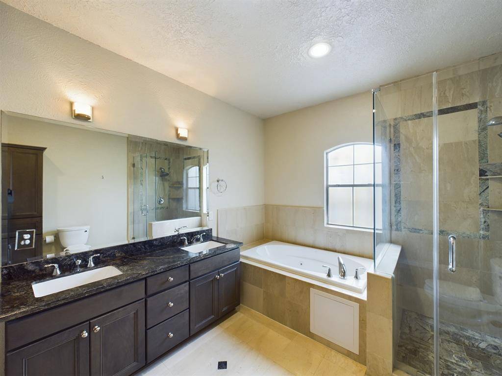 Jetted Tub & Separate Shower
