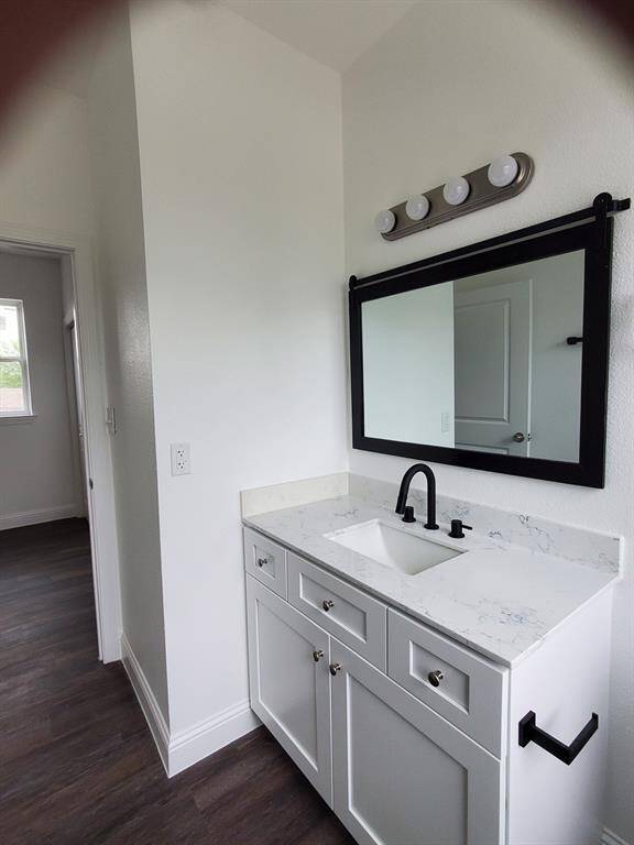shower in the 2nd bathroom