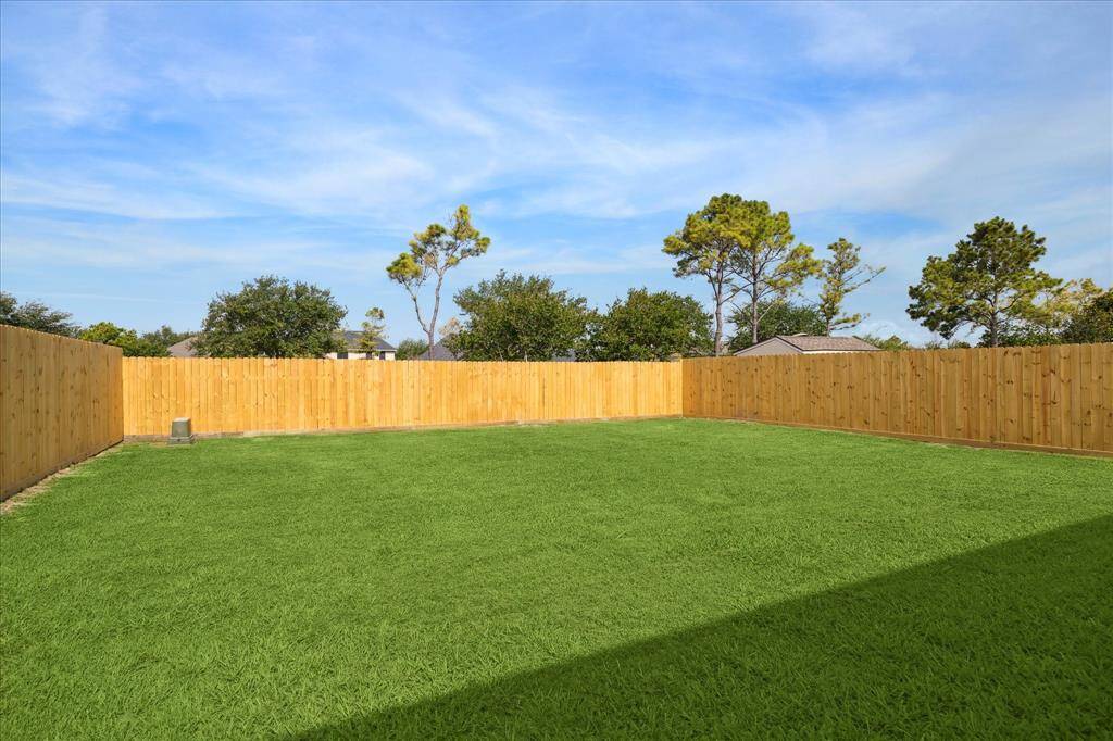 Huge backyard with no back neighbors