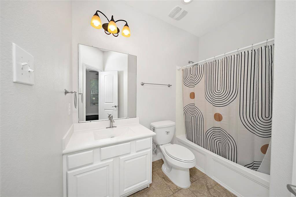 En-suite bath for downstairs Secondary Primary Bedroom