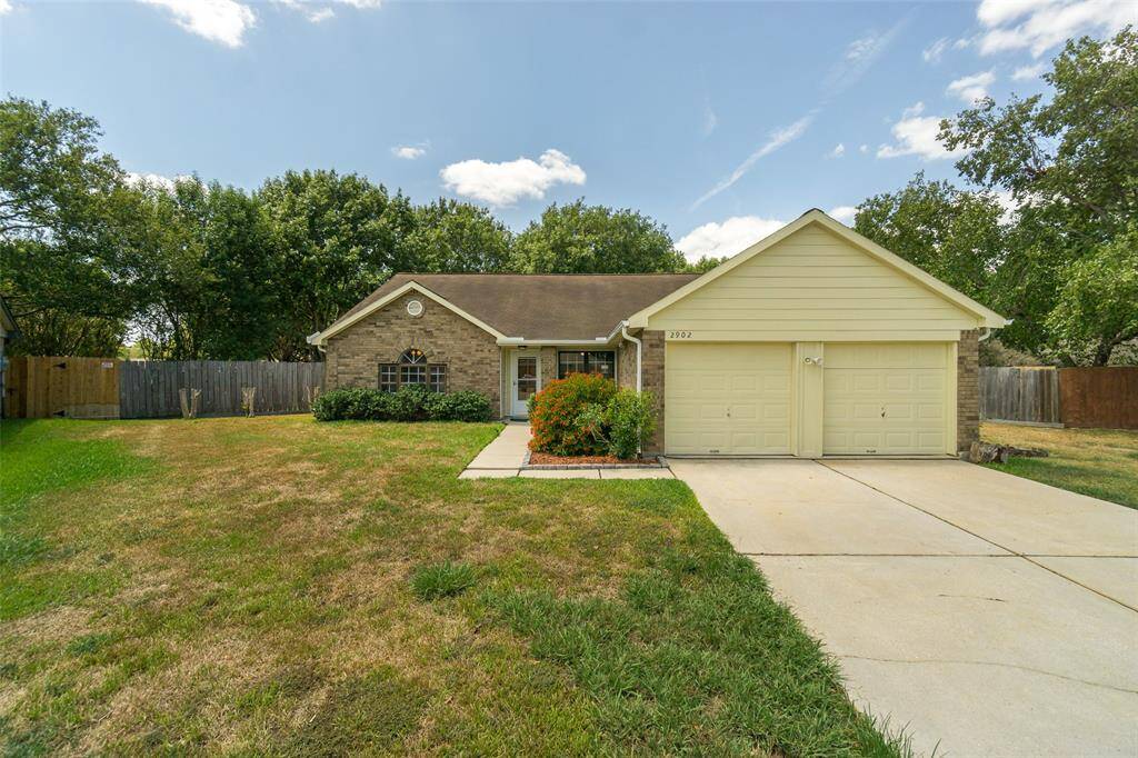4 bedroom in Meadow Bend!