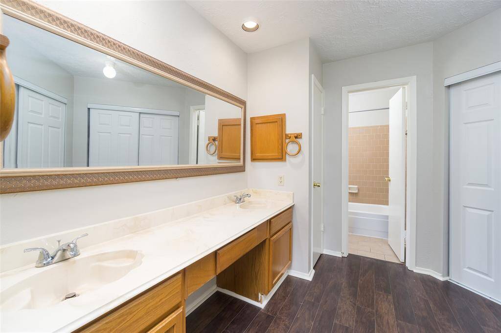 Primary en suite featuring double sinks, plenty of counterspace
