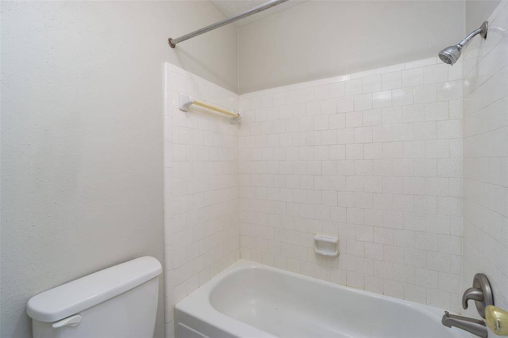 Fully tiled tub/shower combo