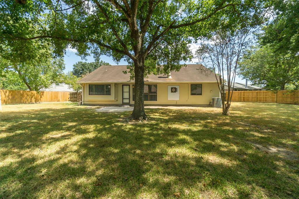 Spacious back yard- great for kids and pets!