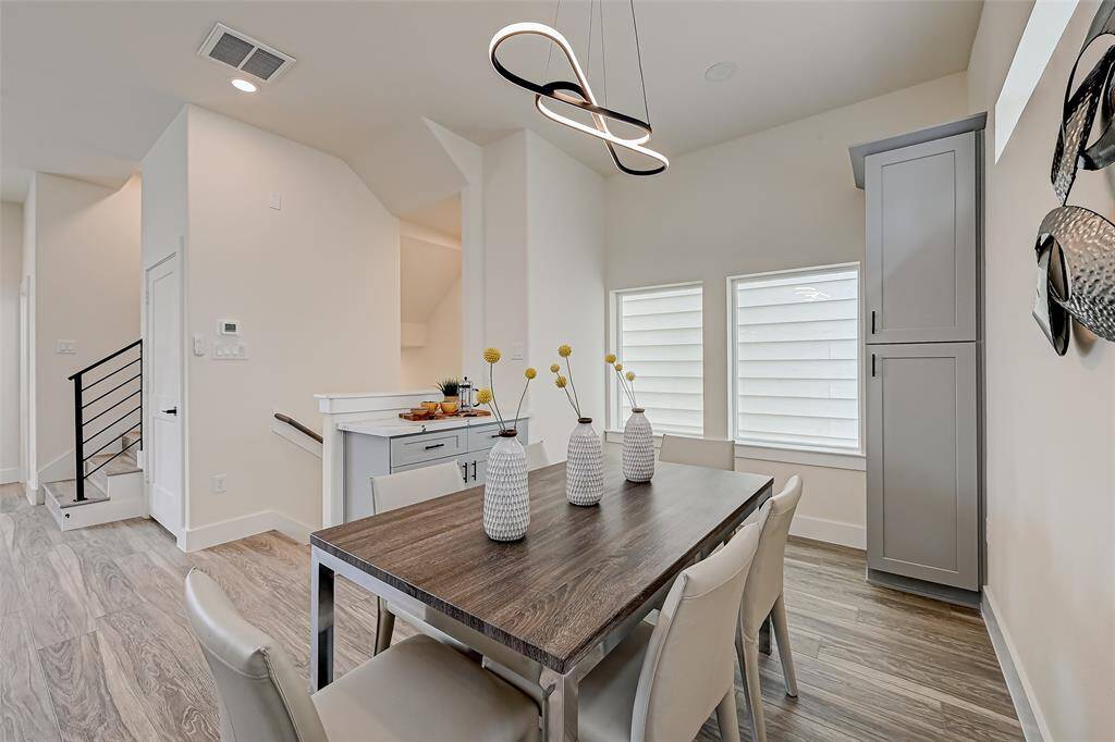 Breakfast/ dinning area.(Previously staged.)