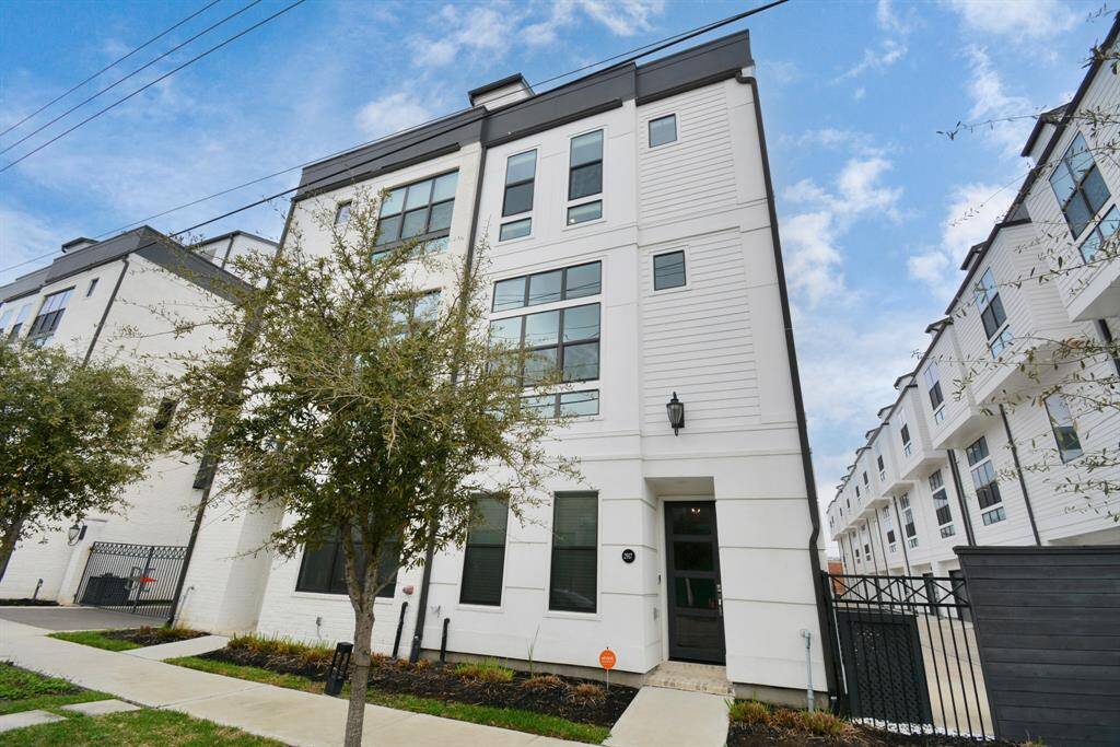 End unit in prime location of the GATED townhouse community