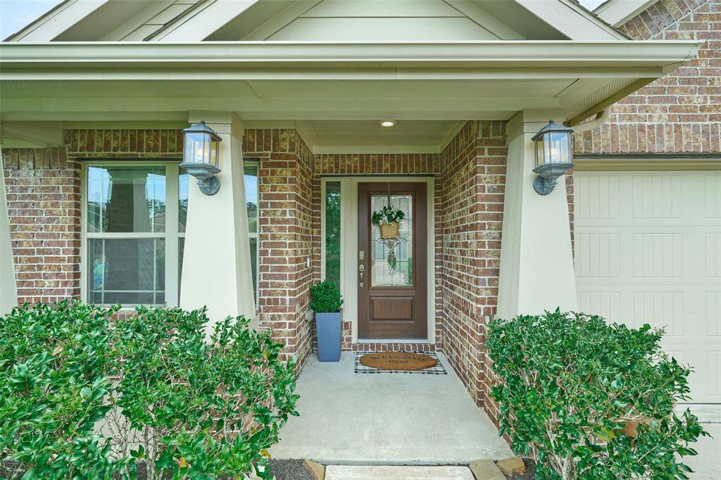Lovely front porch.