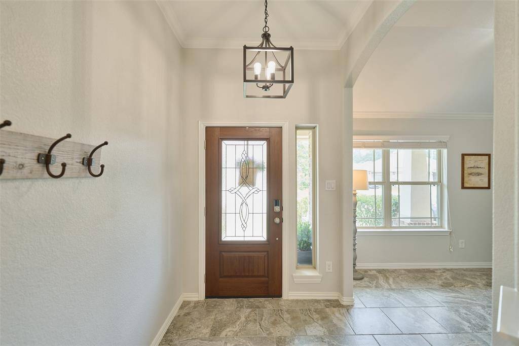 Love these high ceilings.