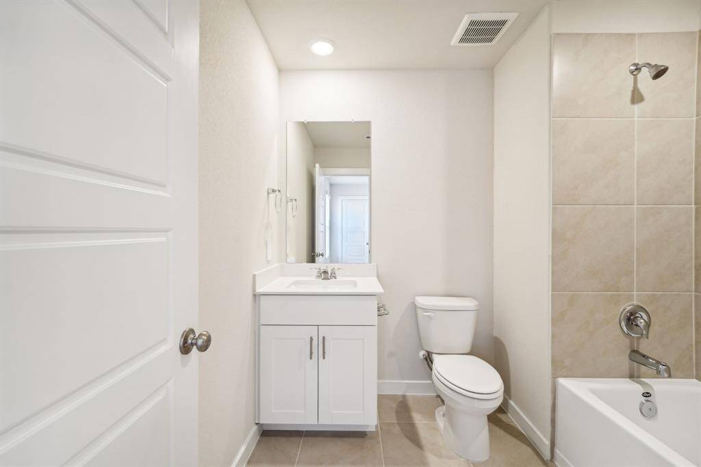 Photo is not of the actual home but is an inspirational photo of builder’s model home and may depict options, furnishings, and/or decorator features that are not included.