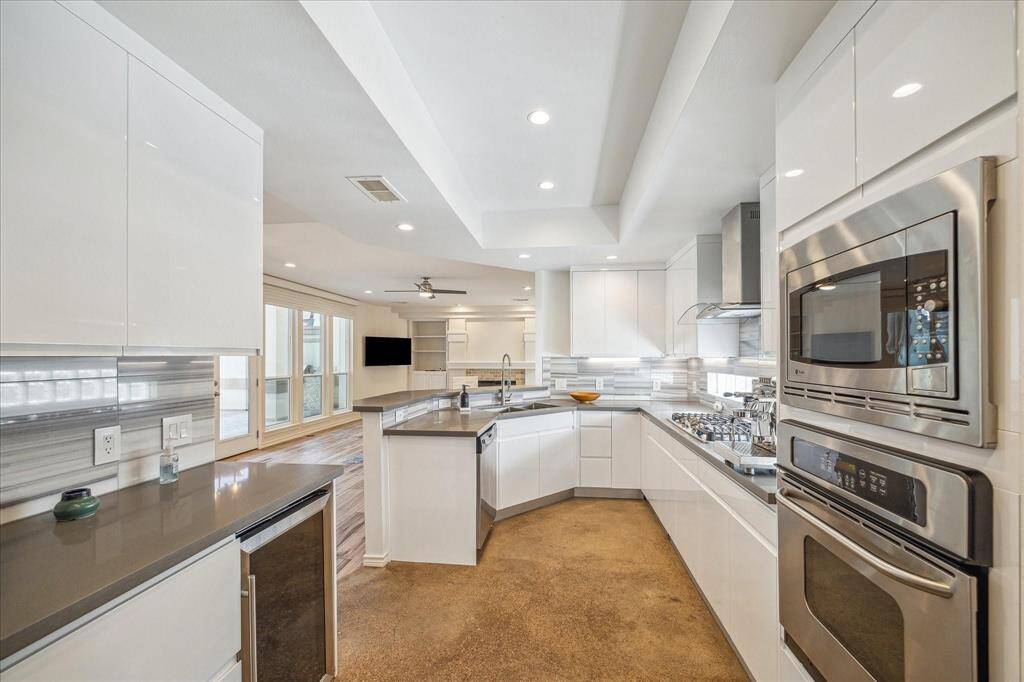 THE KITCHEN OFFERS DURABLE CONCRETE FLOORS THAT ARE A BREEZE TO CLEAN.