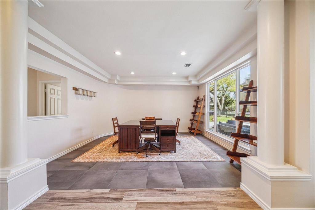 SPACIOUS FORMAL LIVING ROOM/STUDY OFFERS SLATE TILE FLOORING, DUAL TRAY CEILING, RECCESSED LIGHTING AND LARGE PICTURE WINDOWS.