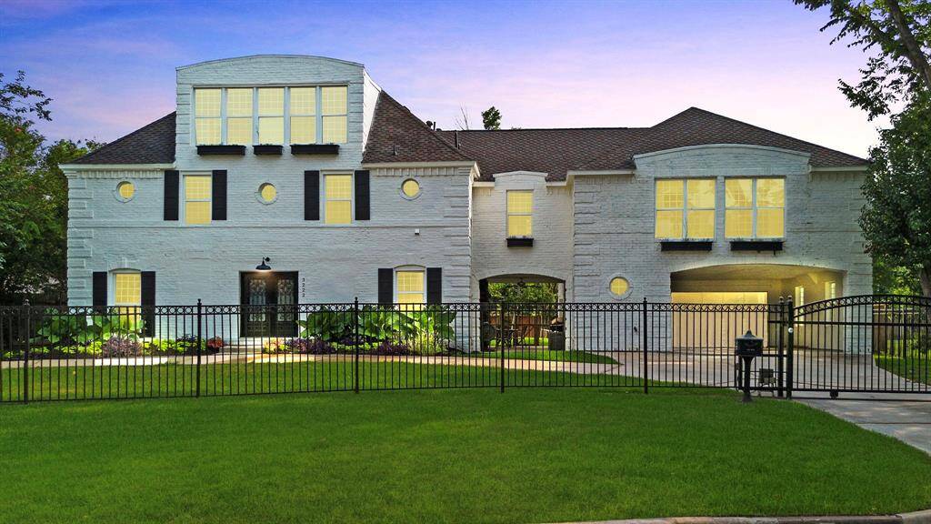 Welcome home to 3222 Oakmont Street!